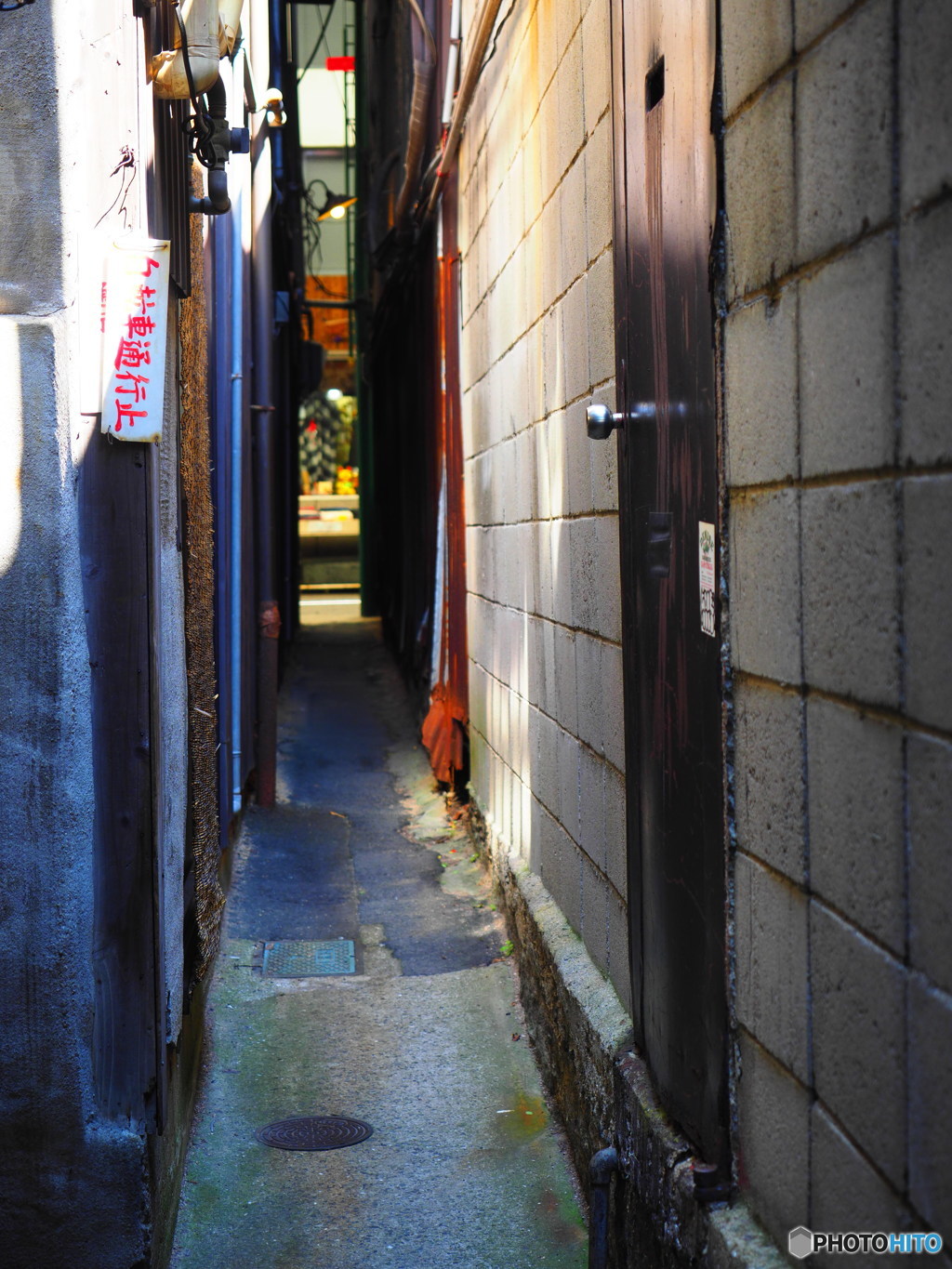狭隘な路地