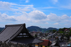 夏の雲と大屋根と