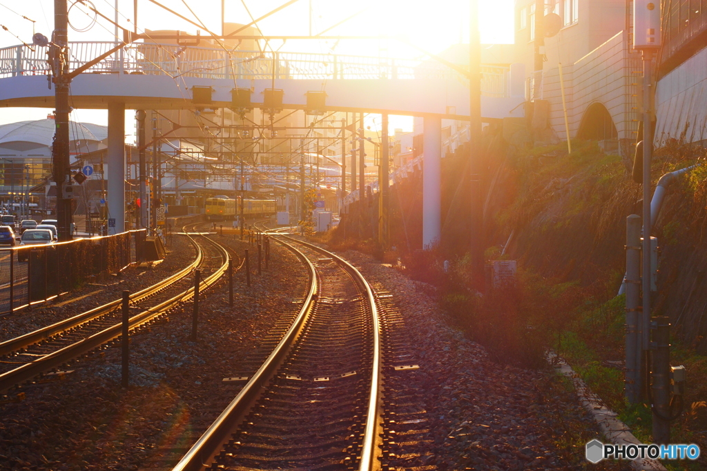 夕日に輝く鉄路