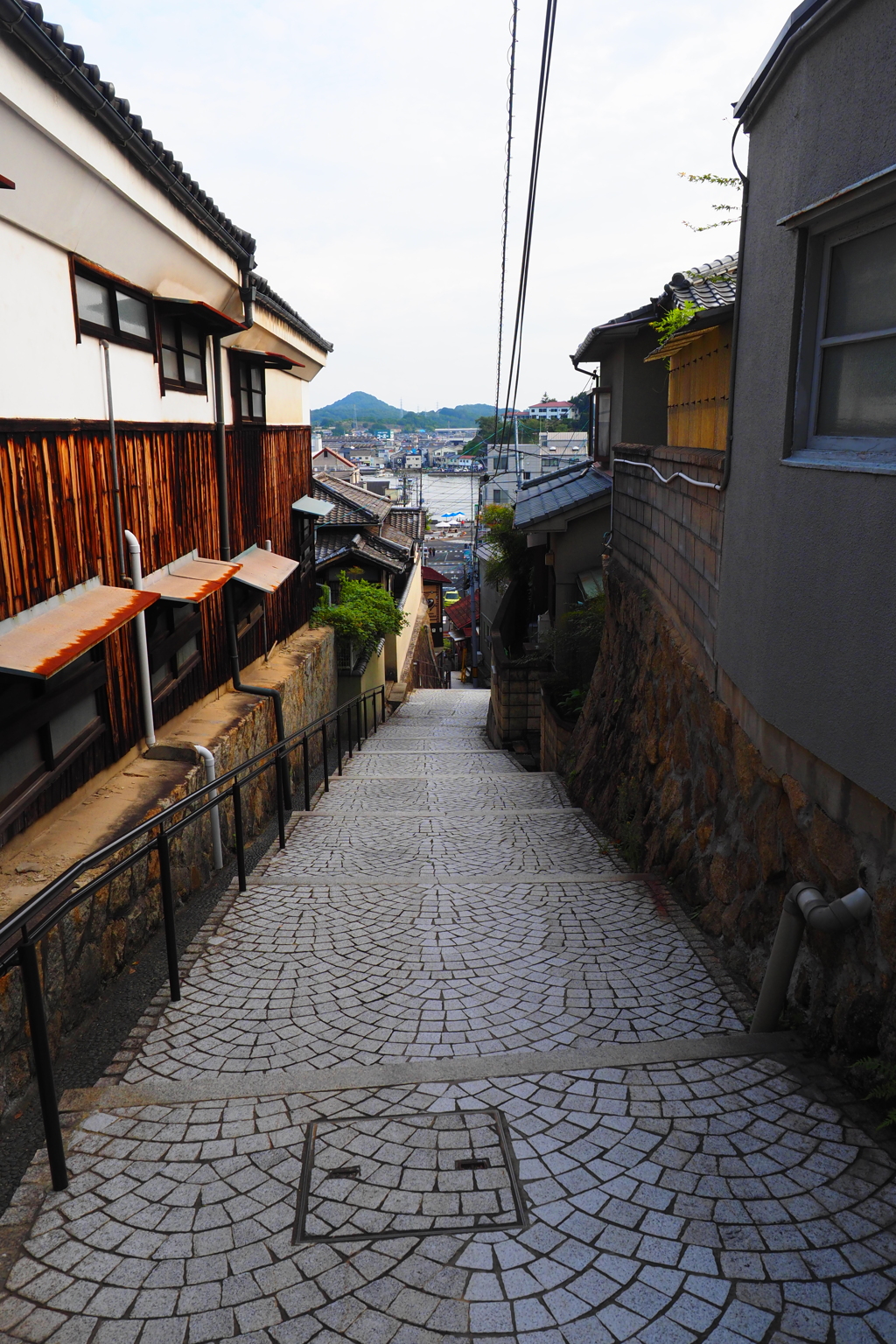 古寺の参道を