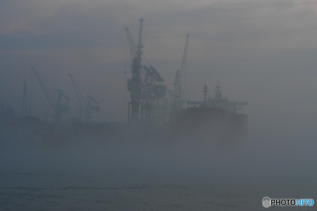 霧の中のshipyard