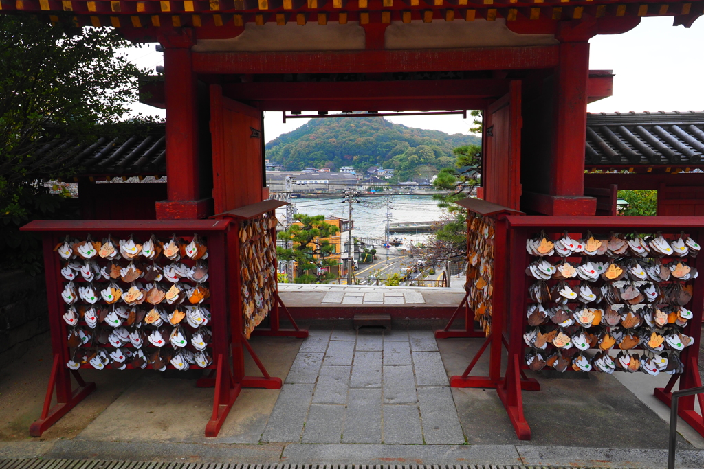 山門越しの風景