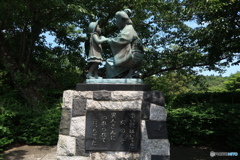「赤い靴」の像
