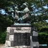 「赤い靴」の像