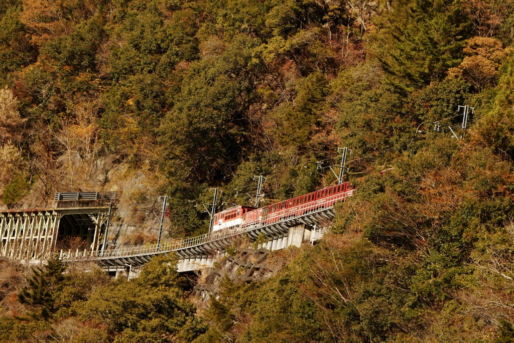 急勾配行くアプト電車