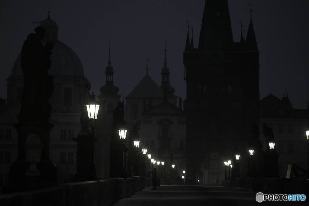 In Czech　チェコの日常　夜明け前のカレル橋