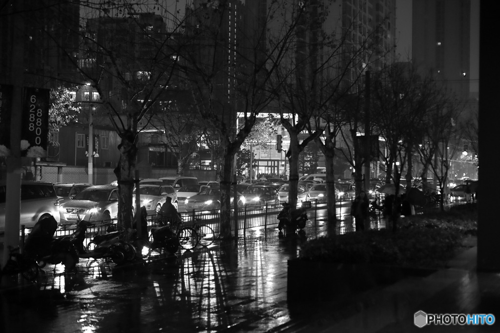 In Shanghai　濡れる街