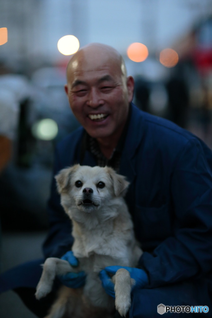 印象的なおじさんと犬