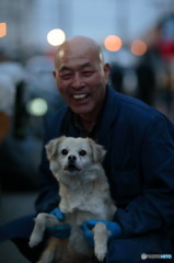 印象的なおじさんと犬