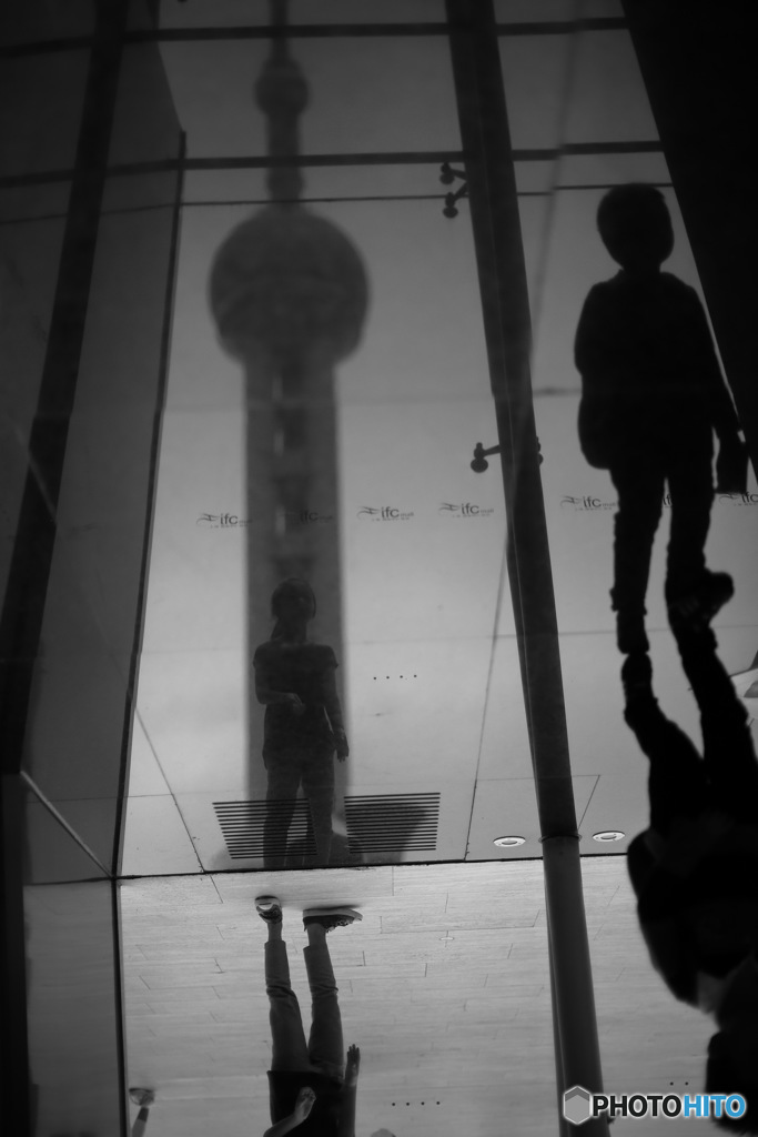 In Shanghai　ガラスの中の友達