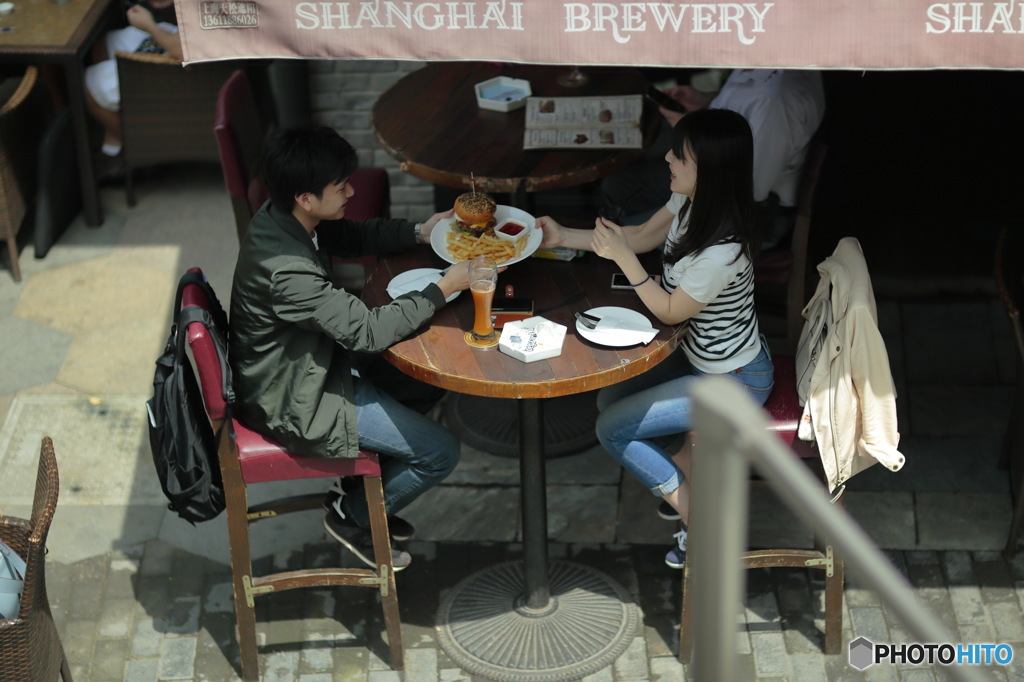 In Shanghai　来た来た！先に食べて。。。