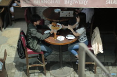 In Shanghai　来た来た！先に食べて。。。