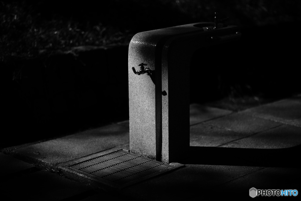 陰影　水飲み場