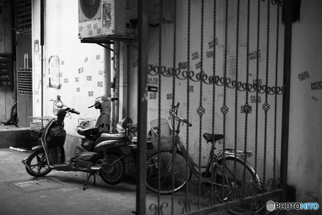 In Shanghai　貼りすぎでしょ・・・