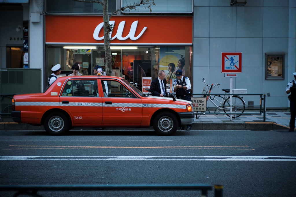 日本の日常　オレンジ色のある風景