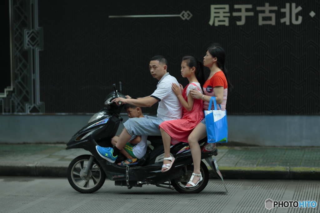 In Shanghai　日常の４人乗り