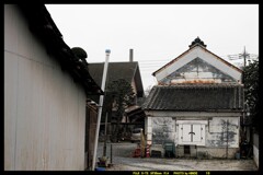 雨と群馬富岡の街と①