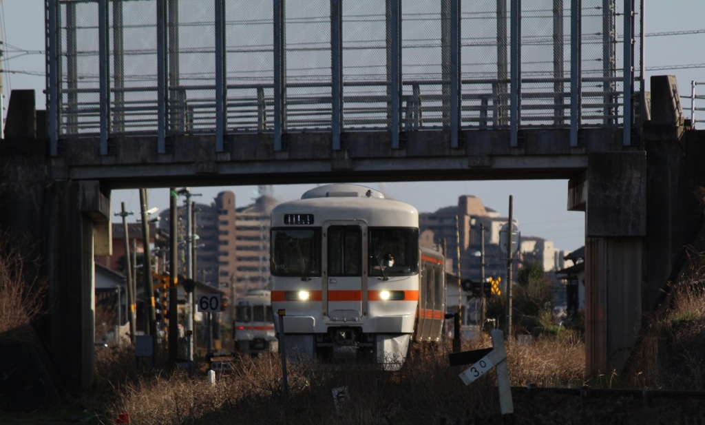 JR東海キハ25形気動車 一身田高架