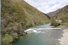 春の溪谷