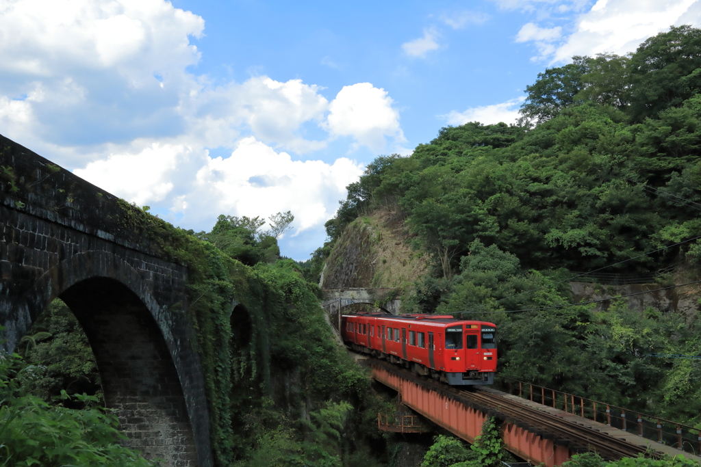 水路橋と夏空