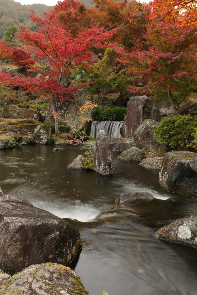 渓石園