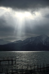 雲の切れ間から