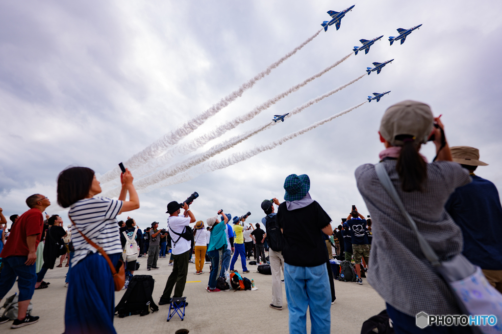 空を裂く