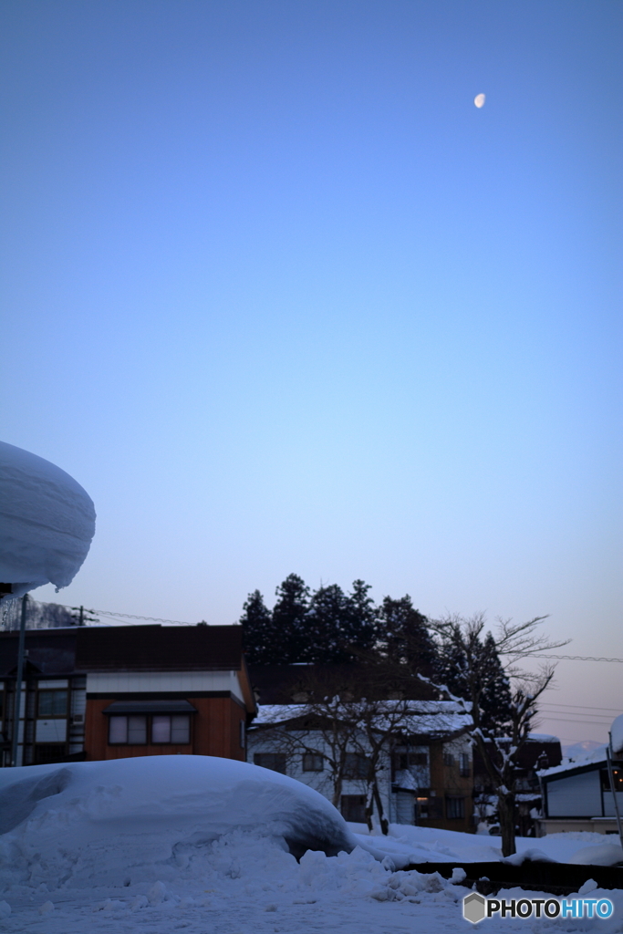 夜明けの月