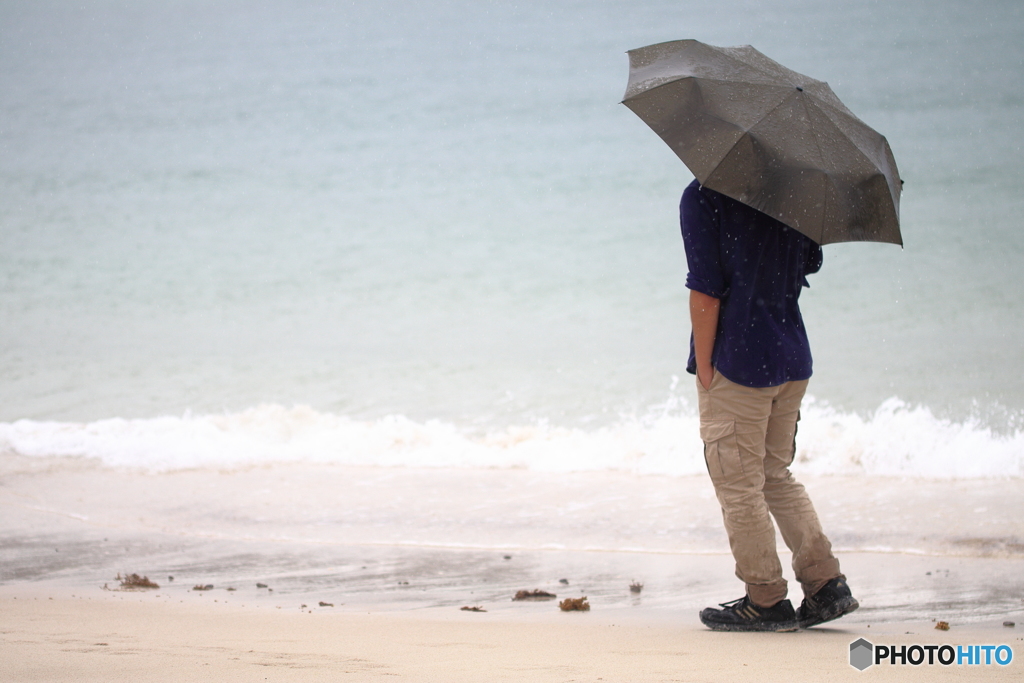 雨の波打ち際