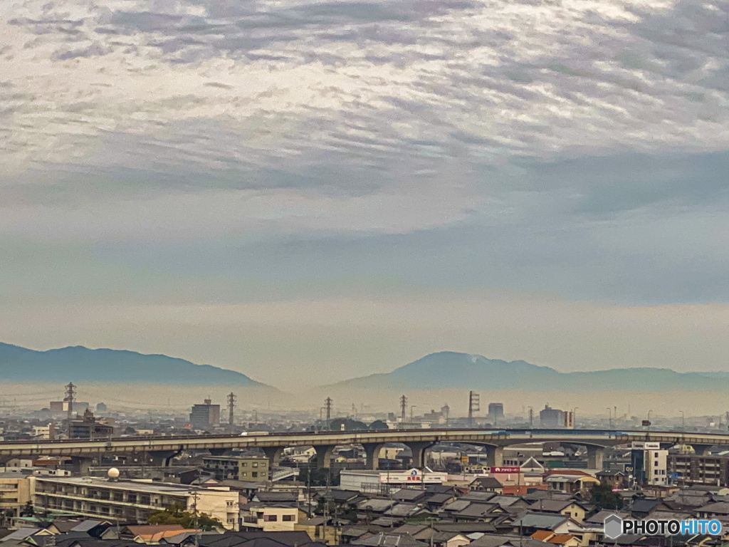 西に見えた伊吹山