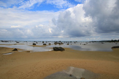 引き潮の佐和田の浜