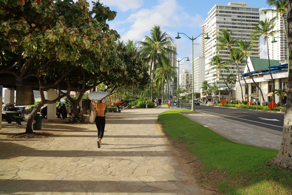 Kalakaua Ave