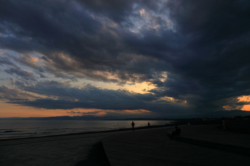 重たい空