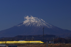 ドクターイエローと富士２