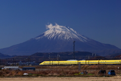 ドクターイエローと富士