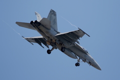 窓を開けたら戦闘機