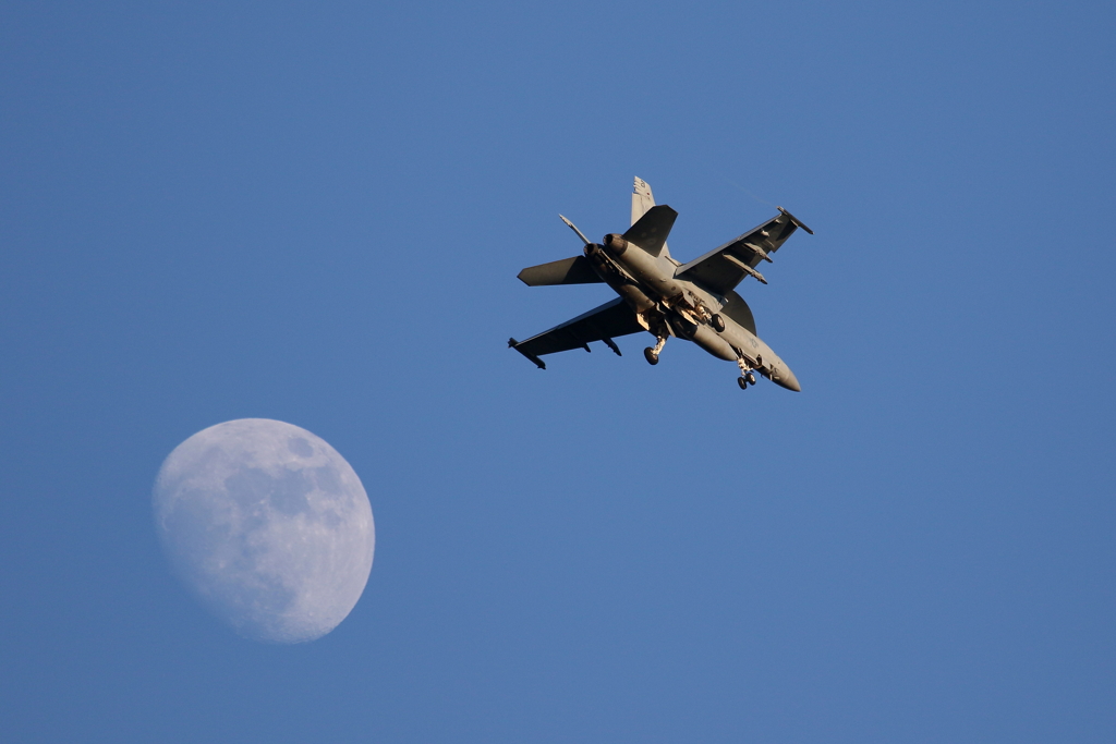 月とＮＦ－２１１　別角度