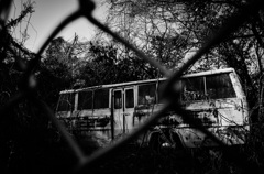囚われの廃バス