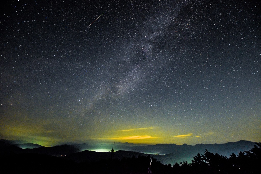 夏の大三角と流星