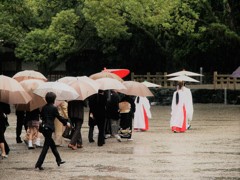 雨の結婚式