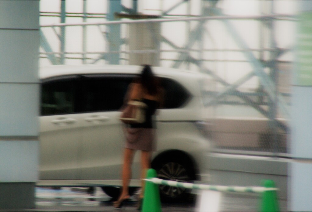 雨の屋上駐車場