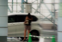 雨の屋上駐車場