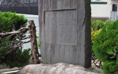 覗く