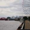 観覧車の有る運河