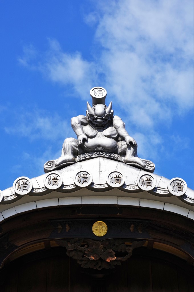 見下ろす