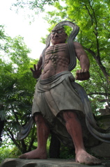 仁王立ち