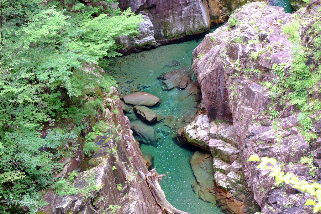 透きとおる水