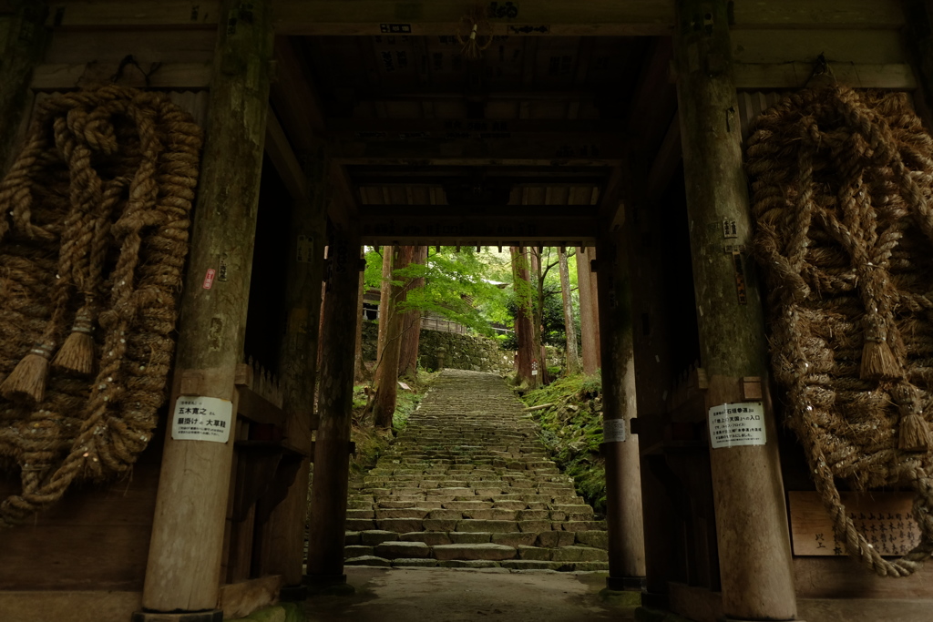 わらじの山門