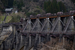 山の中のダム