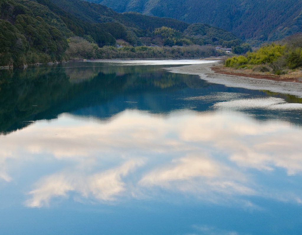 四万十川早春の水面